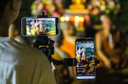 Can you shoot a cinematic movie using a mobile phone?