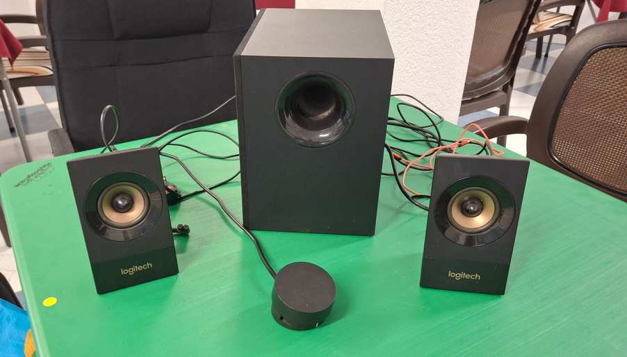Logitech Multimedia Speakers with controlpod